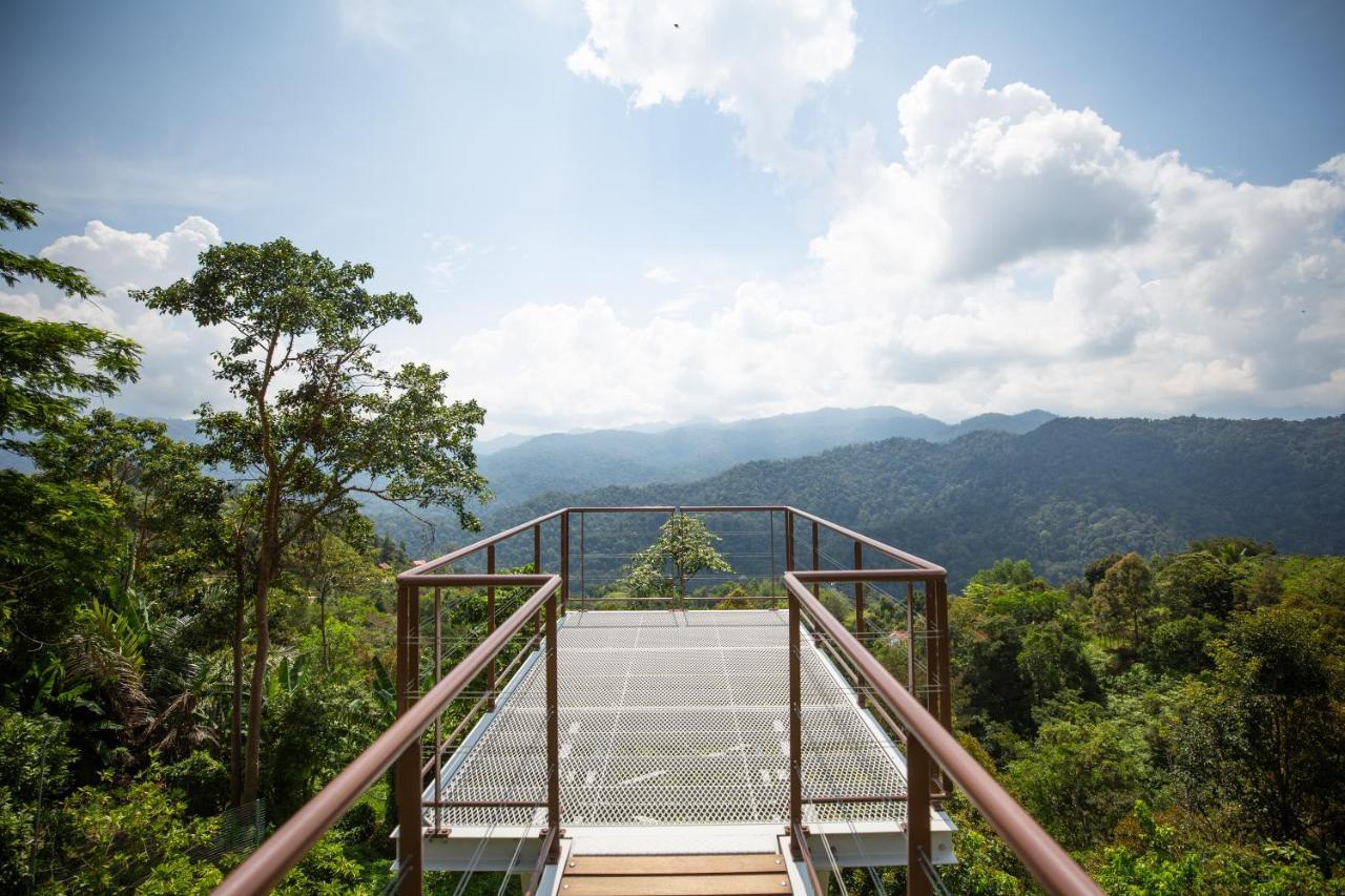 Red House The Garden Stay In Bukit Tinggi By Play Bentong Exterior photo